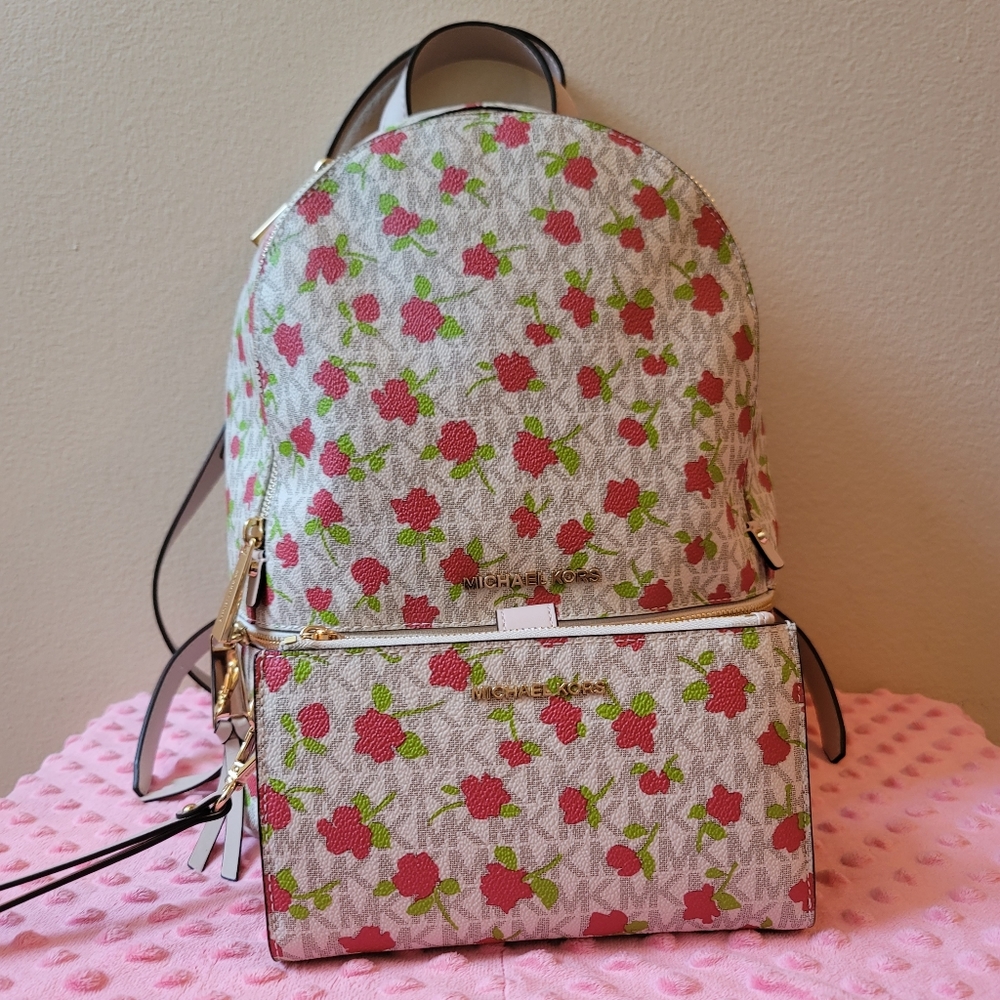 Michael Kors backpack and wallet - Picture 10 of 16